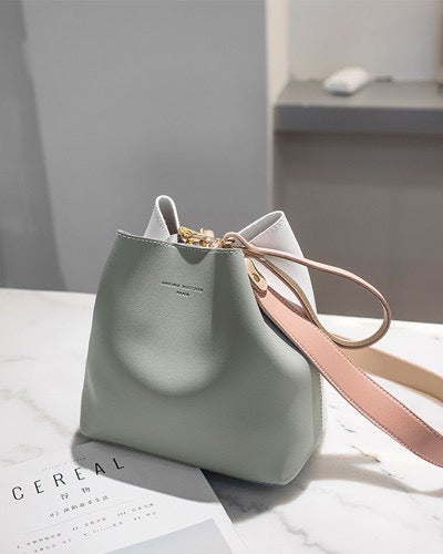 Very Chic Shoulder Bag- Grey