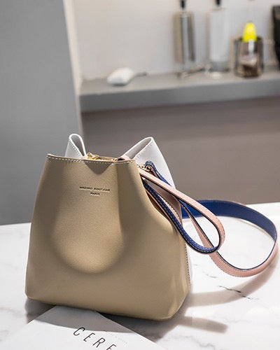 Very Chic Shoulder Bag- Khaki